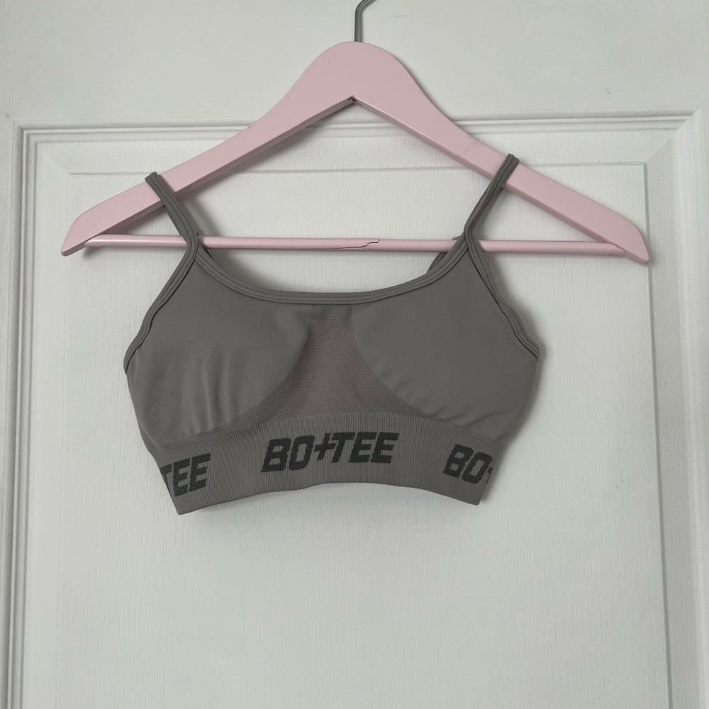 Oh Polly
Curved Neckline Sports Bra in grey